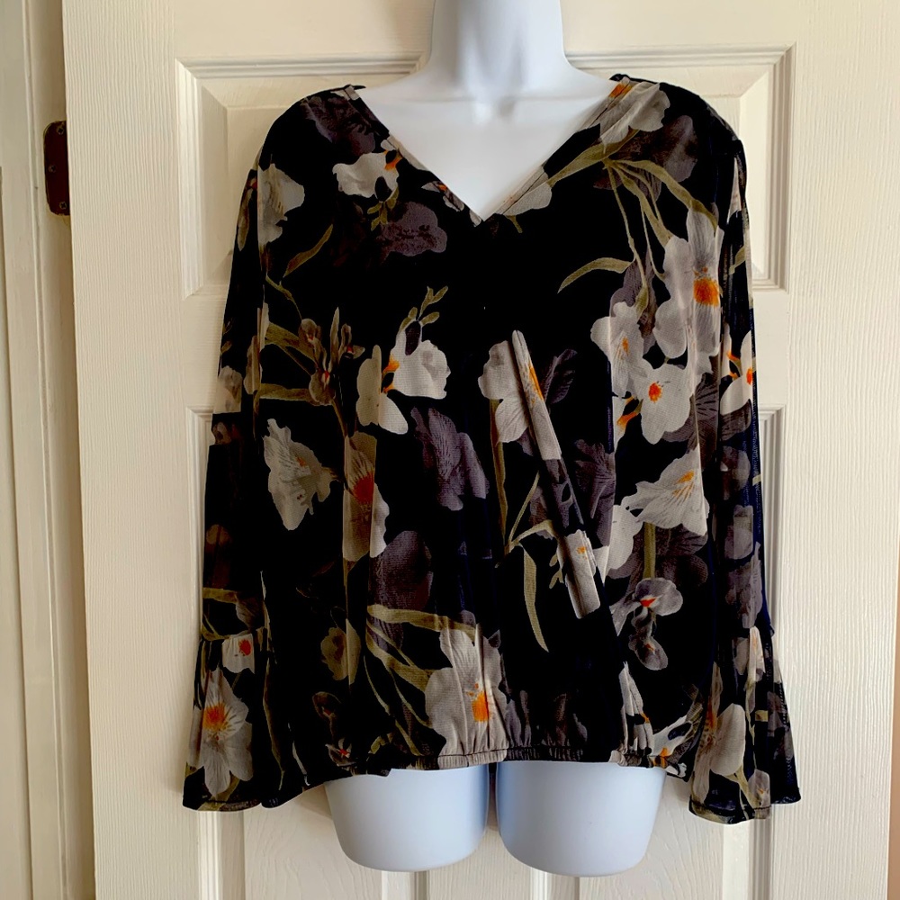 INC International concept XL floral Navy cross front top.